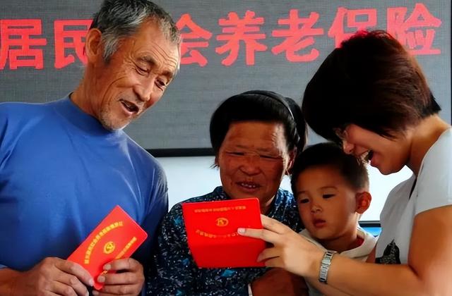 养老金发放新通知！2月到账时间有变，速查账户