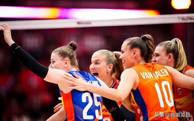 2-3！女排世锦赛卫冕冠军出局，3连冠梦碎后众将痛哭，失误送32分
