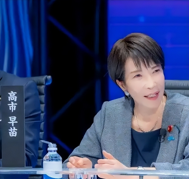 日本东京召开晚宴，高市早苗高调亮相：对俄动真格，对中国用软的