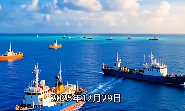 美国航母被甩开？央视公布罕见画面！福建舰“0帧”急停	、2秒起飞