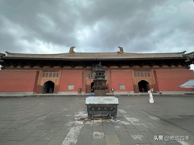 华严寺：“八大辽构”之七，拥有最美辽塑菩萨和最美古代书橱