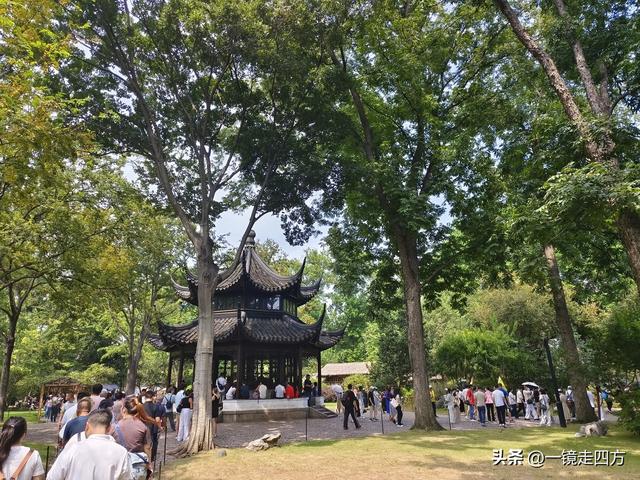 临近国庆，在还很闷热的天气里，游览市内现存最大的园林拙政园