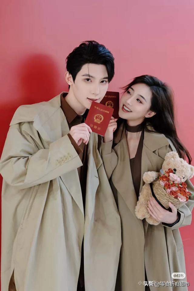 我的天！没想到他们是真情侣，难怪短剧中吻戏那么自然又投入