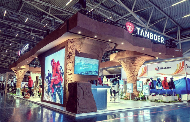 波司登慌了！山东跑出羽绒服大王，70后夫妇一年赚13亿，今要上市