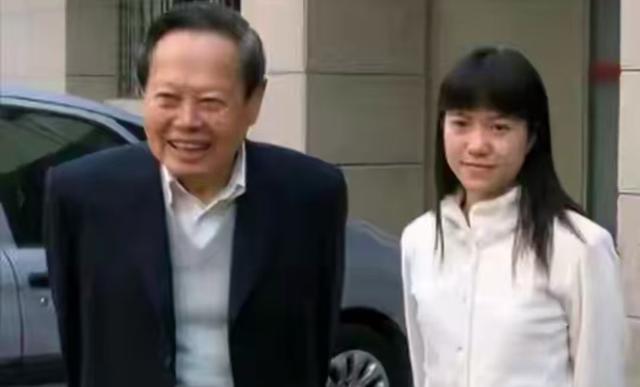 杨振宁妻子翁帆曾自白：为了丈夫的身体，我16年来都是早睡早起