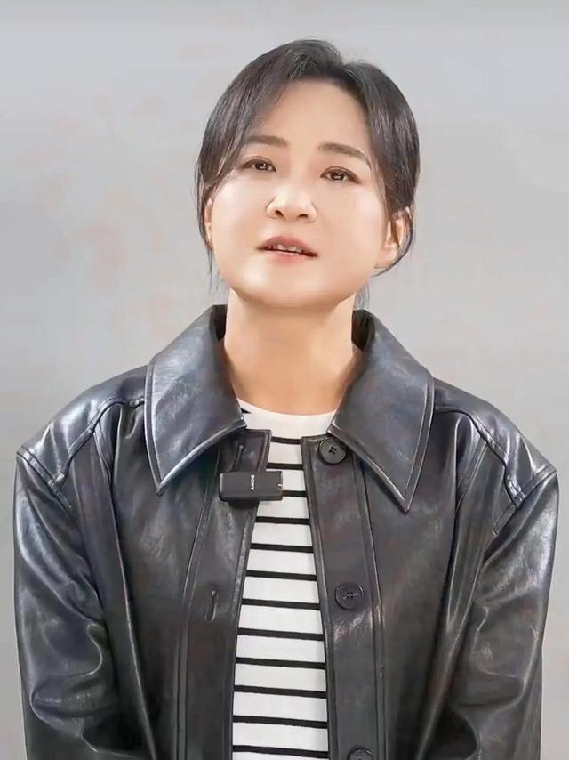 “消失”一年后，43岁的贾玲官宣喜讯，全网恭喜，终于等到这一天