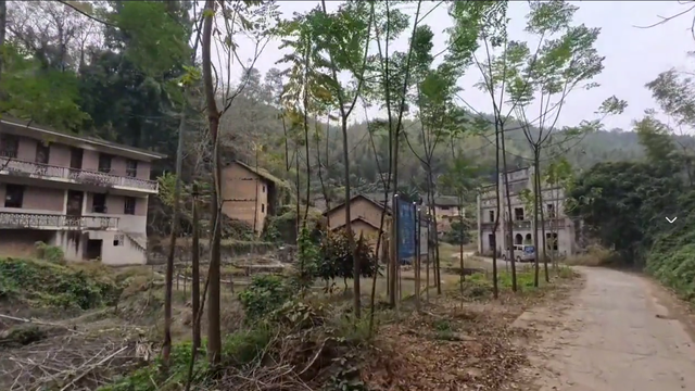 湖南令人奇怪的无人村，交通便利生活富足，村民为何自费搬离