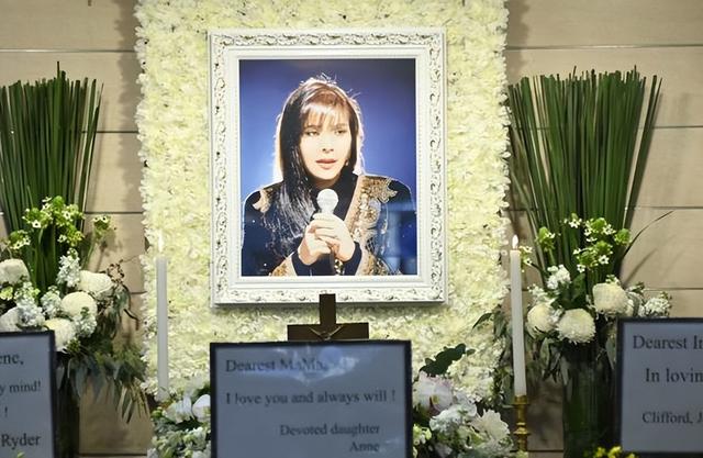 梁小龙被曝离世1天，私生活被扒底朝天，原来他和杨少华处境一样