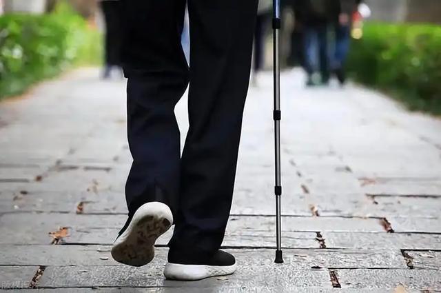散步半个小时错了？医生建议：过了60岁，散步要尽量做到这5点