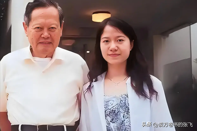 杨光宇赴八宝山送别父亲杨振宁！父亲走了，他仍会把翁帆当亲人