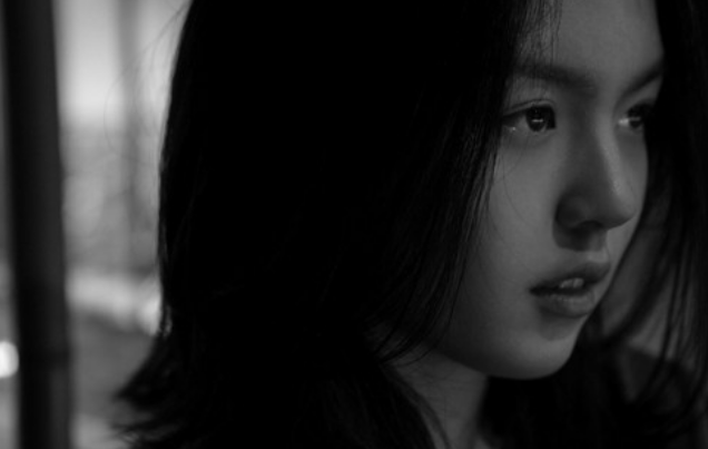 恭喜！李咏女儿官宣恋情！23岁法图麦晒和男友合影，两人有夫妻相