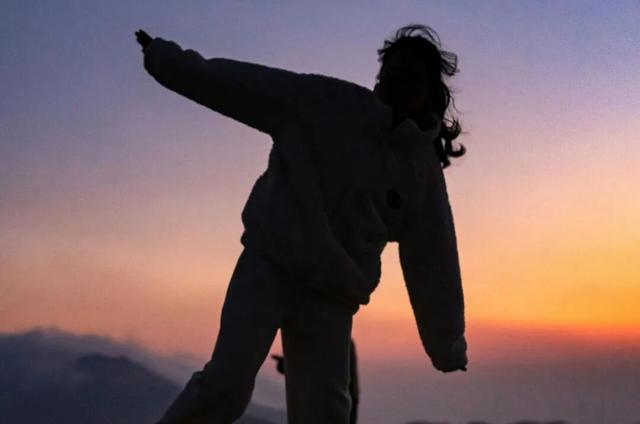 这样回你微信的人，其实是看不起你，以后不必联系了