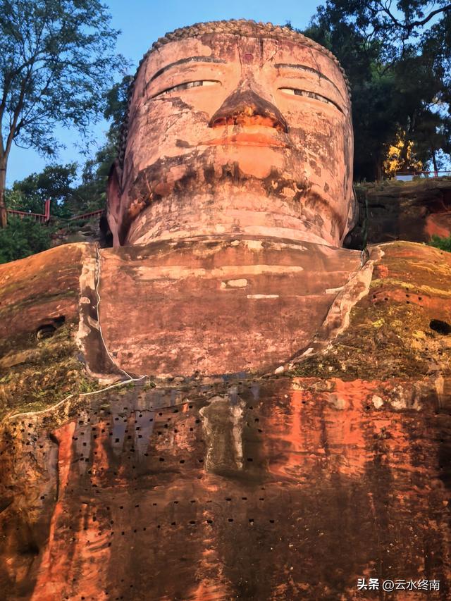 乐山大佛是哪尊佛？为什么是唐代的佛身，民国的佛头？能镇水吗？