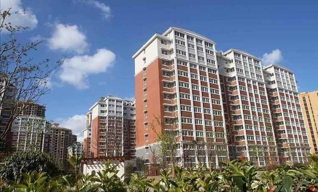 曹德旺预言要成真？若不出意外，2026年房地产或将面临5大转折