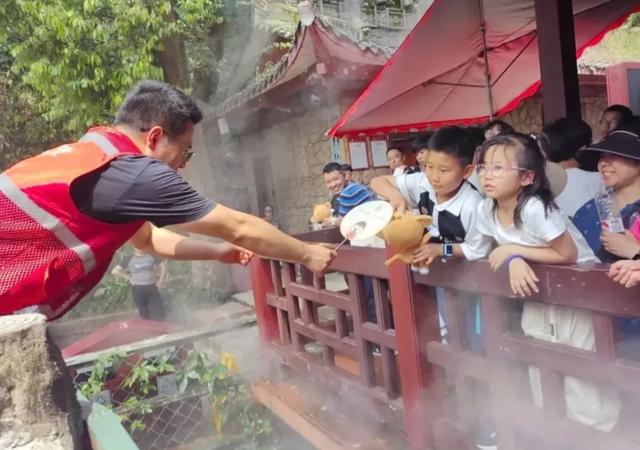 高温之下乐山景区有“凉”策：“硬核科技+温柔守护”宠游客