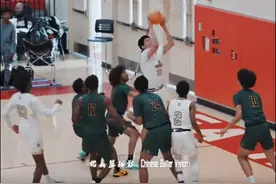 不愧是巩晓彬的好儿子！脚步+视野+策应，巩俊彤闪耀美高中联赛图片