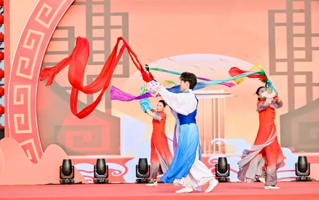 花灯、演出、灯光秀……送地铁票、鸡腿！跨年夜就到园博苑来！