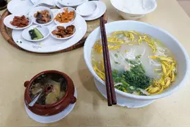 《蒙自县志》里的过桥米线，与《建水县志》有什么不同图片