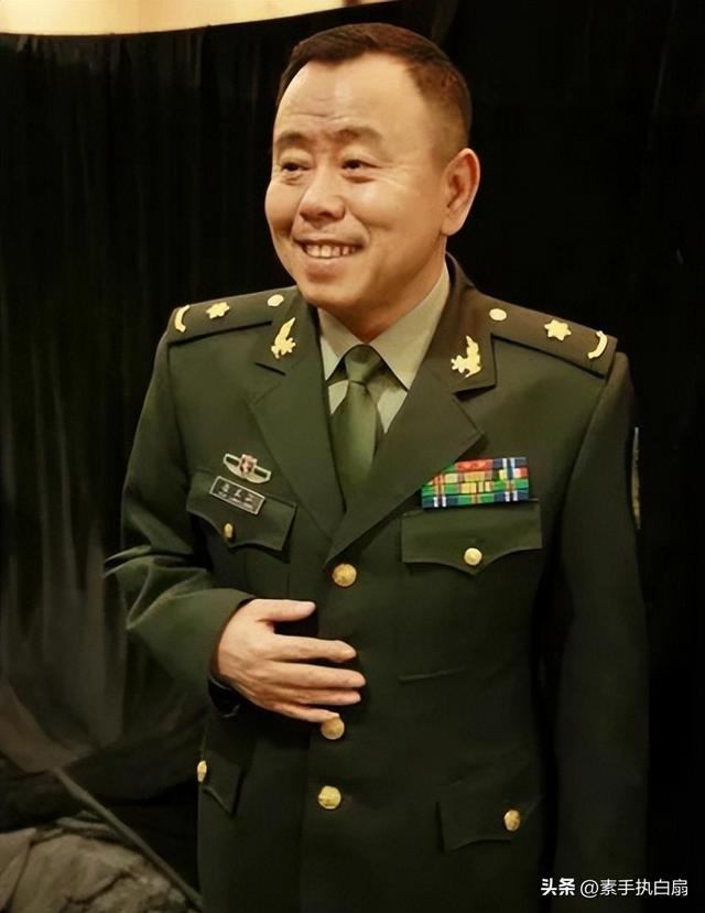 表面是演员，实际军衔却高到吓人，这6位明星个个深藏不露