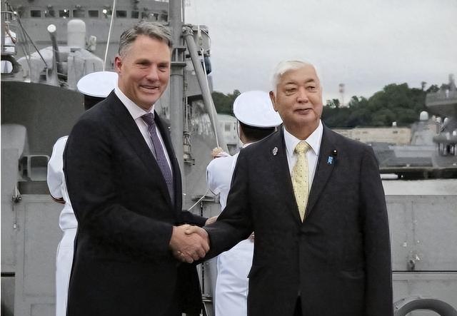 澳军连开3枪，踩踏中国红线，解放军接下挑战书，兵力已一路北上