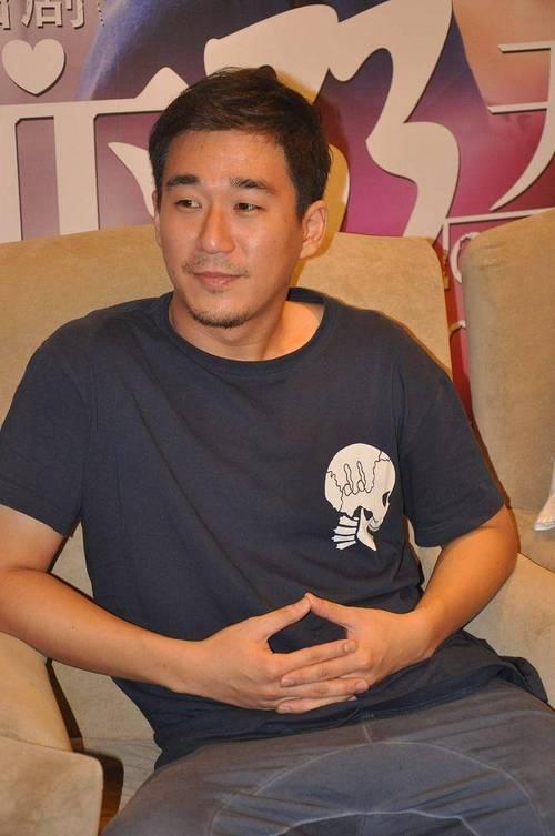 凤辣子邓婕：为爱弃亲子，当后妈受尽委屈	，今68岁无儿女活出精彩