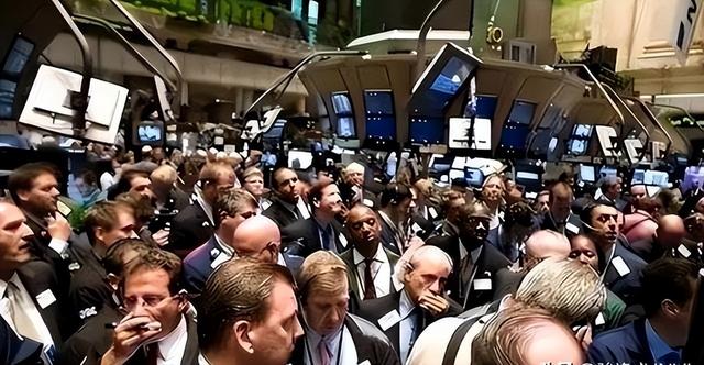 美元下跌	，黄金狂涨！知名经济学家：这像极了08年次贷危机前夜