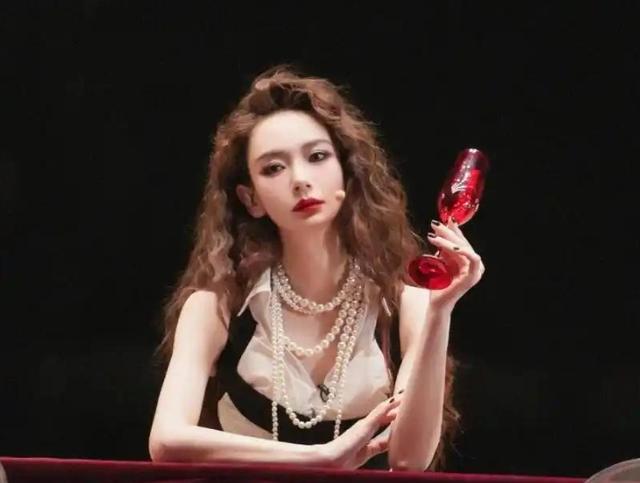 陪睡陪玩只是冰山一角，明星爆出的圈中内幕，一个比一个荒唐！