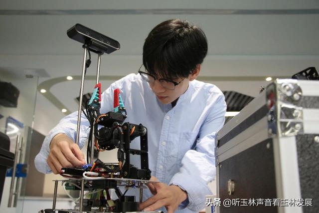 广西玉林技师学院AI教师苏文兴育智能工匠激活新可能