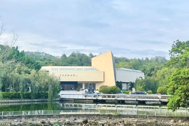 别再去人挤人！这座宝藏小城，一半是山水，一半是客家味