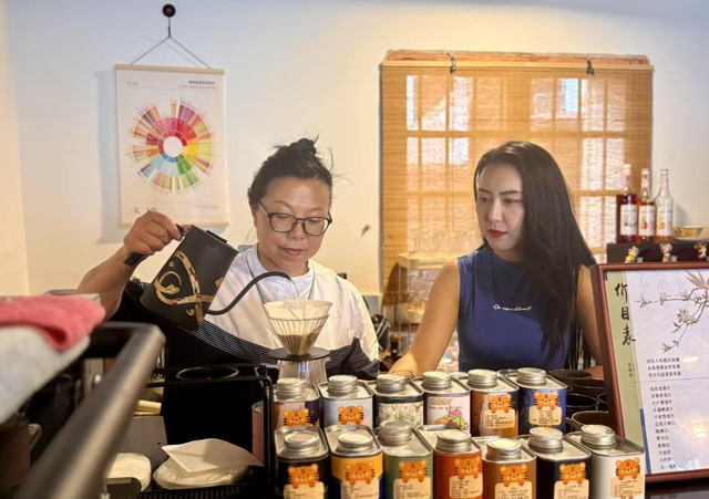 马龙土瓜冲旅居村：茶香咖香酿出退休后的馥郁芬芳