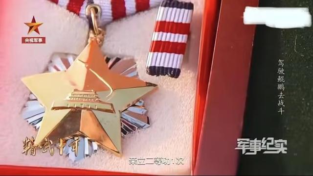 阅兵上运20女机长找到了！又美又飒，丈夫更强，履历让人心服口服