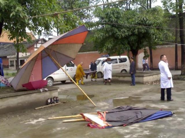 少林以慈悲为怀？释永信被抓不足半月，一场大雨少林再次让人失望