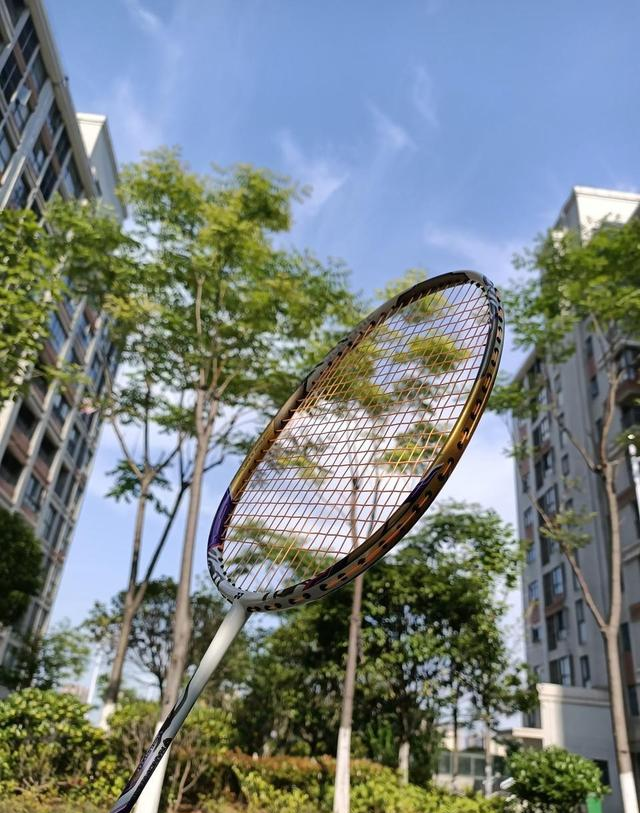 颠覆认知！打羽毛球一小时竟能燃烧600大卡？这份快乐减肥指南