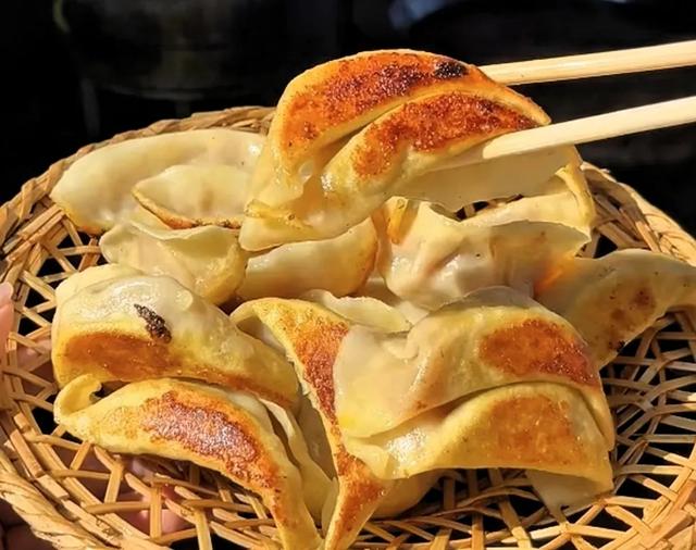 皖南秋游指南:11-12月邂逅人少景美的诗意秘境,尝遍徽州美食。