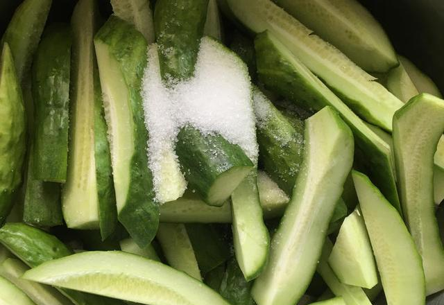 秘制脆爽腌黄瓜｜一夜入味，咸鲜不艮啾，配粥下饭神器！