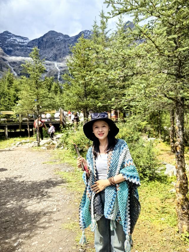 “气候会客厅”在四川四姑娘山举行，导演乔乔、李彦波谈冰川保护