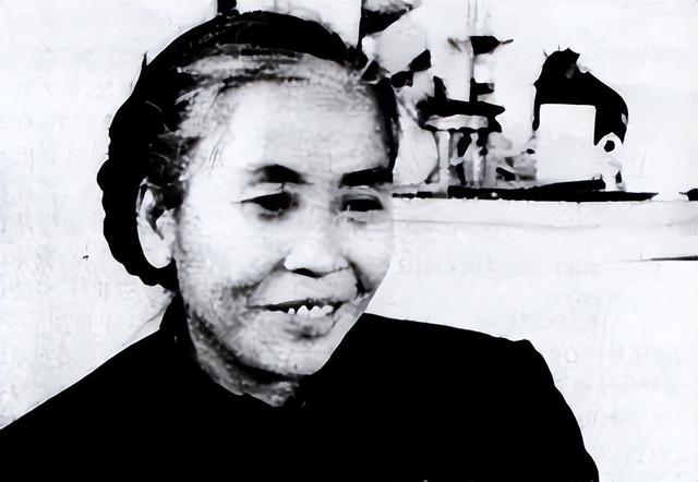 1959年，贺子珍在庐山的留影	，这也是她最后一次见到毛主席