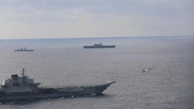 事情闹大!日战机琉球挑衅,辽宁舰携歼-15出击,高市:坚决回应