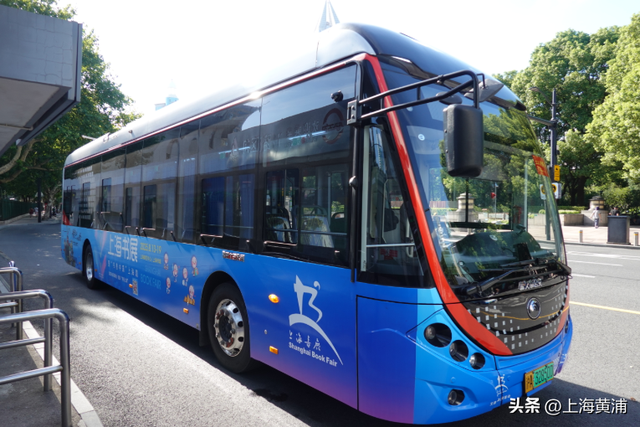 2025上海书展：71路公交“搭桥” 绘就多元文化融合新画卷