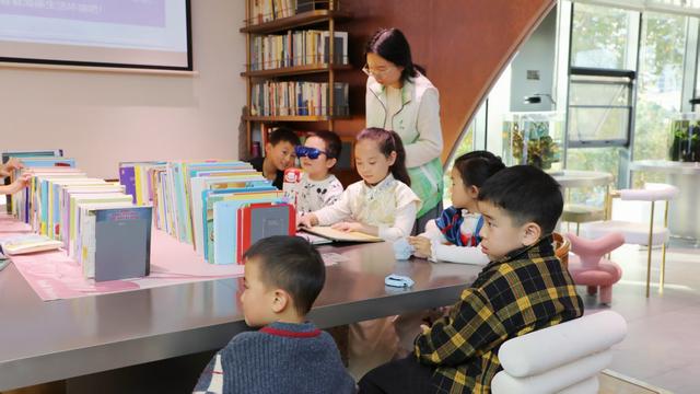 VR“潜入”深海！咸安这场沉浸式阅读解锁科普新体验