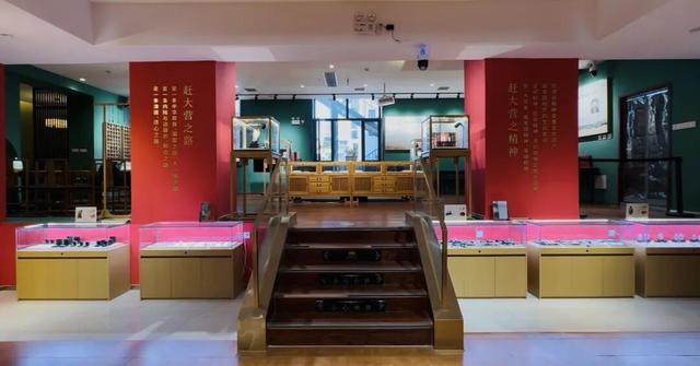 陪伴三代天津人！和平路新华书店焕新归来，记者带您体验
