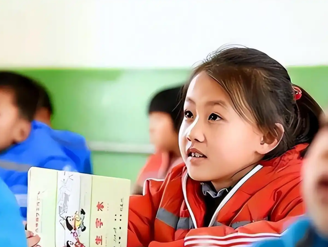 后悔吗？一笑成名拒绝百万签约的铁嘉欣，4年过去如今过得怎么样