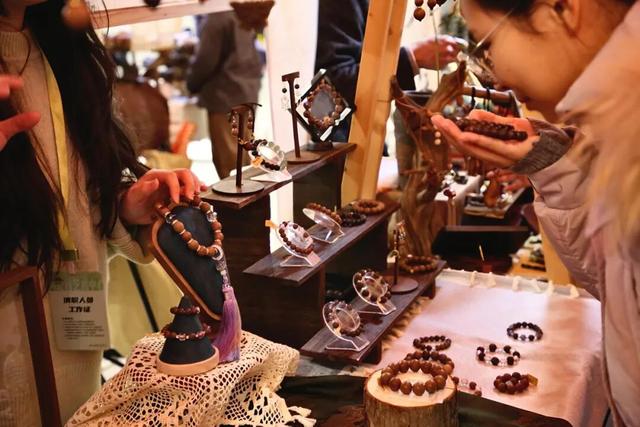 幕间喜「市」| 到剧场，看演出，逛市集！