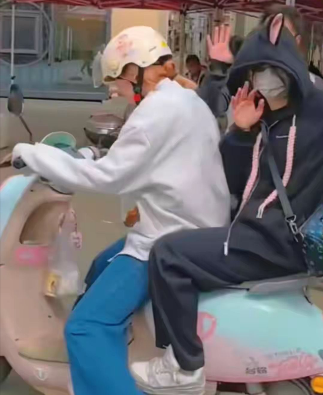 豪宅风波后	，全红婵带伤新疆滑雪，令人担心的事发生 樊振东说对了