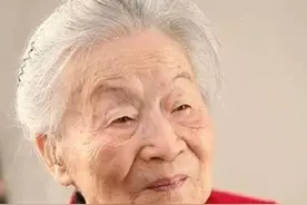 杨绛：一个人经常把自己的旧衣服送给别人，大多难逃这4种宿命。图片