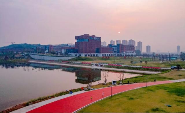 周末晒太阳!这几地有湖水+草坪+1h可达