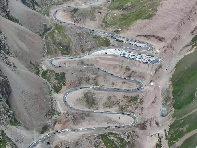 天山旅游业大变革！新疆三大超级工程将开启，独库公路或被取代？
