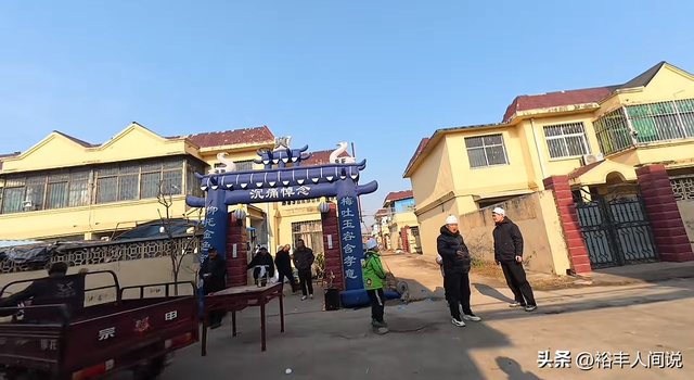 谢尔比大爷追悼会！大振痛哭阿里抹眼泪，两人无交流，曝离世细节