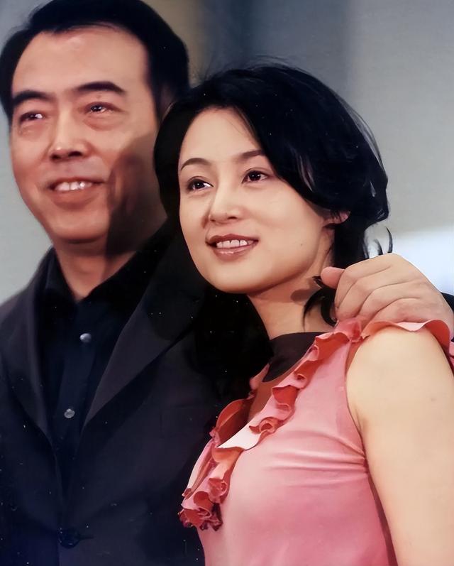 长得太美被导演占为己有，4年后生下大明星儿子，17岁就成男一号