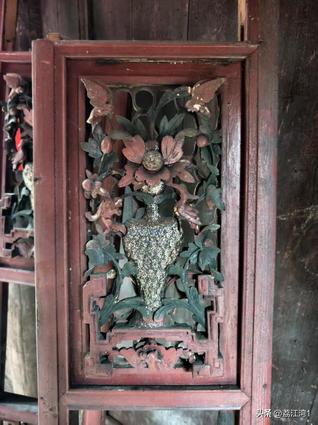 金叶映古村，醉美长岗岭